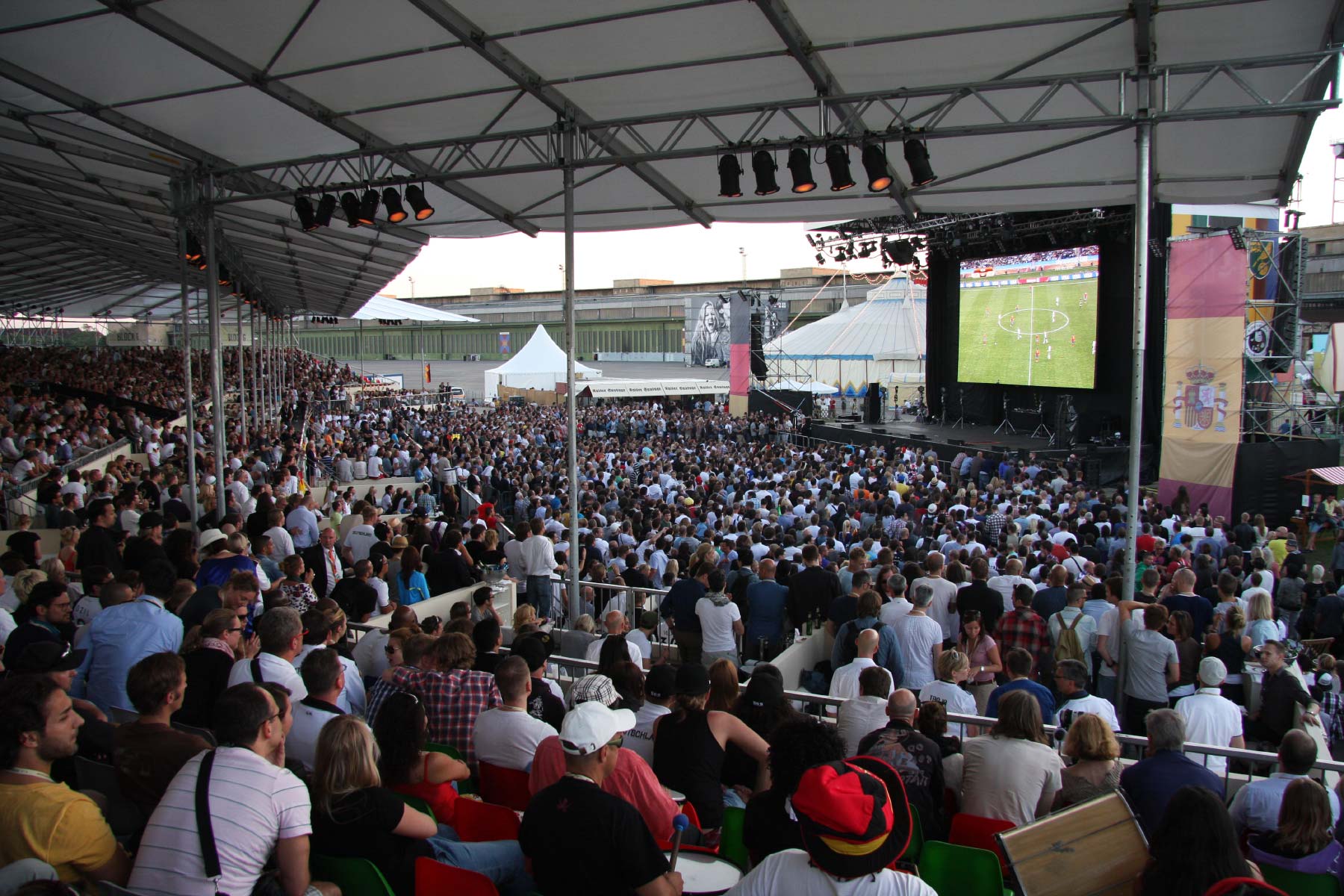 Bender Tribünen, Bühnen und Stadien für Business Veranstaltungen Events Messen360